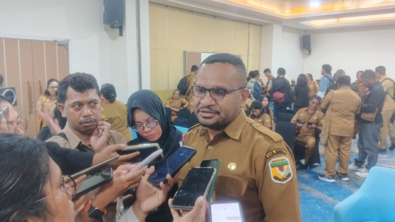 Kepala Bappeda Mimika, Septinus Timang, ditemui awak media usai mengikuti acara Musrenbang Otsus Kabupaten Mimika Tahun 2026 di Ballroom Hotel Horizon Ultima, Jl. Hassanudin, Timika. (Foto: Galeri Papua/Kevin Kurni)