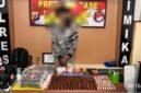 Pelaku yang berhasil diamankann Tim Opsnal SatResnarkoba Polres Mimika. (Foto: Humas Polres Mimika)