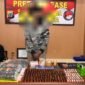 Pelaku yang berhasil diamankann Tim Opsnal SatResnarkoba Polres Mimika. (Foto: Humas Polres Mimika)