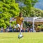 Pilar muda Papua, Dolvi Salossa, saat beraksi dalam turnamen Soeratin U-15 babak 8 besar di Malang. Ia menjadi satu dari tiga pemain PFA yang kini dipanggil memperkuat Timnas U-17. (Foto: Dokumen PTFI)