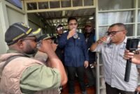 Komisi IV DPRK Mimika saat meninjau fasilitas Air bersih di Kampung Atuka. (Foto: Dok. Komisi IV DPRK Mimika)