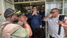 Komisi IV DPRK Mimika saat meninjau fasilitas Air bersih di Kampung Atuka. (Foto: Dok. Komisi IV DPRK Mimika)