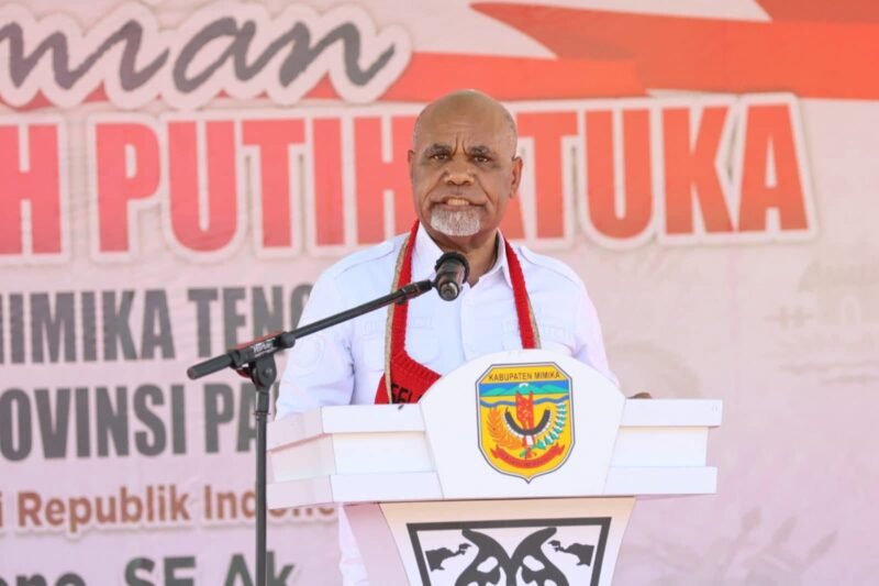 Wakil Gubernur Papua Tengah, Deinas Geley, saat menyampaikan sambutan kegiatan Peresmian Koperasi Merah Putih di Kampung Atuka, Distrik Mimika Tengah, Kabupaten Mimika, Papua Tengah. (Foto: Istimewa)