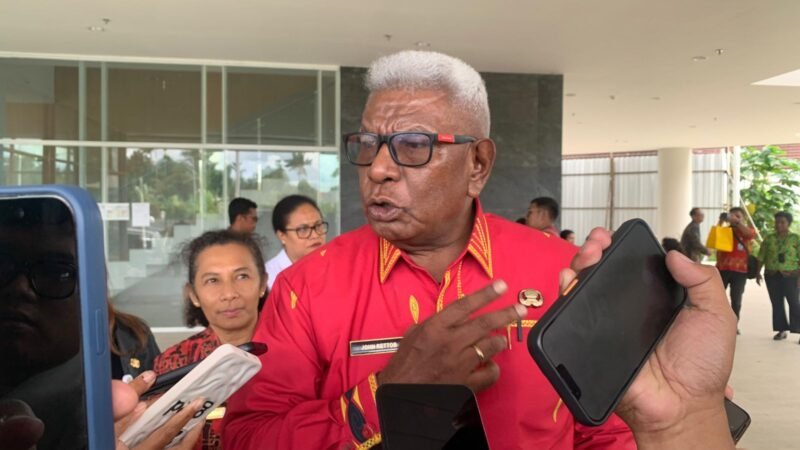Bupati Mimika, Johannes Rettob. (Foto: Galeri Papua/Ahmad)