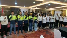 Foto bersama pada pembukaan kegiatan SIAP CATIN yang digelar PT Petrosea Tbk di Ballroom Hotel Horison Diana Timika, Rabu (15/4/2026). (Foto: Galeri Papua/Ahmad)