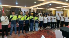 Foto bersama pada pembukaan kegiatan SIAP CATIN yang digelar PT Petrosea Tbk di Ballroom Hotel Horison Diana Timika, Rabu (15/4/2026). (Foto: Galeri Papua/Ahmad)