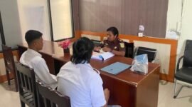 Proses pelimpahan tersangka dan barang bukti (Tahap II) kasus narkotika dari Polres Mimika ke Kejaksaan Negeri Mimika. (Foto: Istimewa)