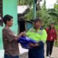 Pembagian kelambu oleh PT Petrosea Tbk. Kepada masyarakat di Kampung Damai, Distrik Kwamki Narama, Mimika, Papua Tengah, Kamis (16/4/2026). (Foto: Galeri Papua/Ahmad)