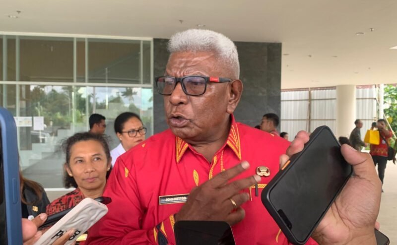 Bupati Mimika, Johannes Rettob. (Foto: Galeri. Papua/Ahmad)