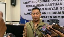 Kepala Perum Bulog KC Timika, Dedy Wahyudi saat ditemui wartawan usai rapat koordinasi di Ballroom Hotel Horison Ultima Timika, Kamis (23/4/2026). (Foto: Galeri Papua/Ahmad)