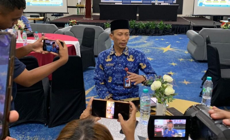 Kepala Disdukcapil Kabupaten Mimika, Slamet Sutejo. (Foto: Galeri Papua/Ahmad)