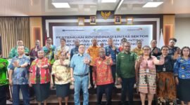 Foto bersama dalam Rapat Kordinasi Lintas Sektor Percepatan Penurunan Stunting yang di Gelar di ruang rapat Badan Perencanaan Pembangunan Daerah, Jl.Mayon, Mimika, Papua Tengah, pada Kamis (23/4/26). (Foto: Galeri Papua/ Kevin Kurni)