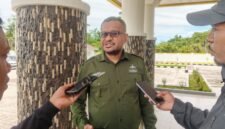 Kepala Badan Perencanaan Pembangunan Daerah (Bappeda) Mimika, Septinus Timang. (Foto: Galeri Papua/Kevin Kurni)