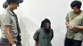 Anggota KKB berinisial T.J alias K alias A.W menjalani pemeriksaan lebih lanjut oleh penyidik. (Foto: Satgas Humas Operasi Damai Cartenz 2026)