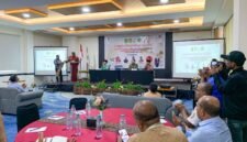 Pj Sekda Mimika, Dr. Abraham Kateyau, saat membuka rapat koordinasi penertiban pelayanan pencatatan sipil di Ballroom Hotel Horison Ultima Timika, Kamis (30/4/2026). (Foto: Galeri Papua/Ahmad)