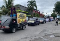 Deretan kendaraan hias melintas di Jalan Budi Utomo, Timika, dalam Parade Paskah lintas agama, Selasa, 7 April 2026. Foto: Galeripapua/ Ahmad