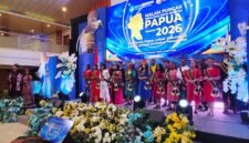 Finalis Duta Bahasa Papua 2026 pada malam puncak pemilihan duta bahasa Papua di Kota Jayapura, Sabtu, 11 April 2026. Galeripapua/Ikbal Asra 