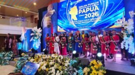 Finalis Duta Bahasa Papua 2026 pada malam puncak pemilihan duta bahasa Papua di Kota Jayapura, Sabtu, 11 April 2026. Galeripapua/Ikbal Asra 