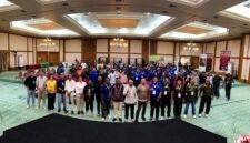 Foto bersama dalam peringatan hari buruh internasional (May Day) yang berlangsung di Multipurpose Room Kuala Kencana, Mimika, Papua Tengah, Jumat (1/5/2026). (Foto: Galeri Papua/Ahmad)