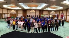 Foto bersama dalam peringatan hari buruh internasional (May Day) yang berlangsung di Multipurpose Room Kuala Kencana, Mimika, Papua Tengah, Jumat (1/5/2026). (Foto: Galeri Papua/Ahmad)