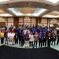 Foto bersama dalam peringatan hari buruh internasional (May Day) yang berlangsung di Multipurpose Room Kuala Kencana, Mimika, Papua Tengah, Jumat (1/5/2026). (Foto: Galeri Papua/Ahmad)