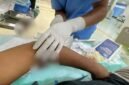 Korban mendapat penanganan medis di RSUD Mimika. (Foto: Istimewa)