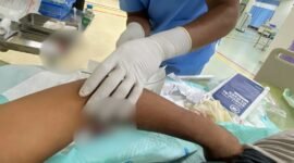 Korban mendapat penanganan medis di RSUD Mimika. (Foto: Istimewa)