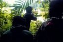 Anggota TPNPB Kodap XVI Yahukimo melakukan penembakan kapal yang melintas di wilayah perbatasan antara Kabupaten Yahukimo dan Asmat. (Foto: Dok. TPNPB-OPM)