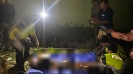 Polisi saat melakukan respon TKP kecelakan tunggal di KM 7, Jalan Poros Mapurujaya yang menewaskan seorang pengendara sepeda motor, Selasa (5/5/2026). (Foto: Istimewa)