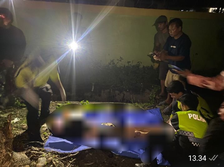 Polisi saat melakukan respon TKP kecelakan tunggal di KM 7, Jalan Poros Mapurujaya yang menewaskan seorang pengendara sepeda motor, Selasa (5/5/2026). (Foto: Istimewa)