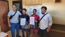 Proses tahap II kasus pencurian disertai kekerasan di Jalan Bougenville, Mimika. Tersangka diserahkan ke Kejaksaan. (Foto: Istimewa)