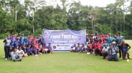 Foto bersama seluruh peserta Papua Youth Hat Tournament Frisbee 2026. (Foto: Istimewa)