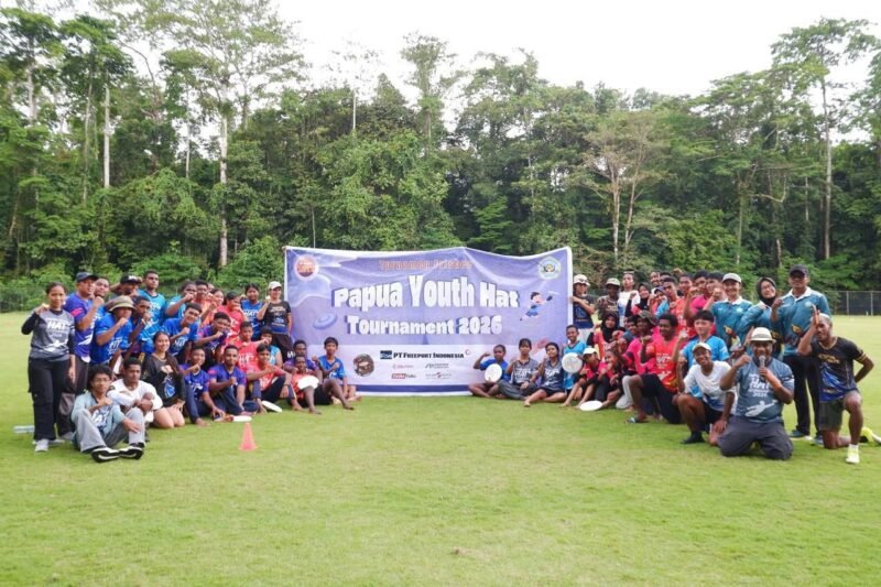 Foto bersama seluruh peserta Papua Youth Hat Tournament Frisbee 2026. (Foto: Istimewa)