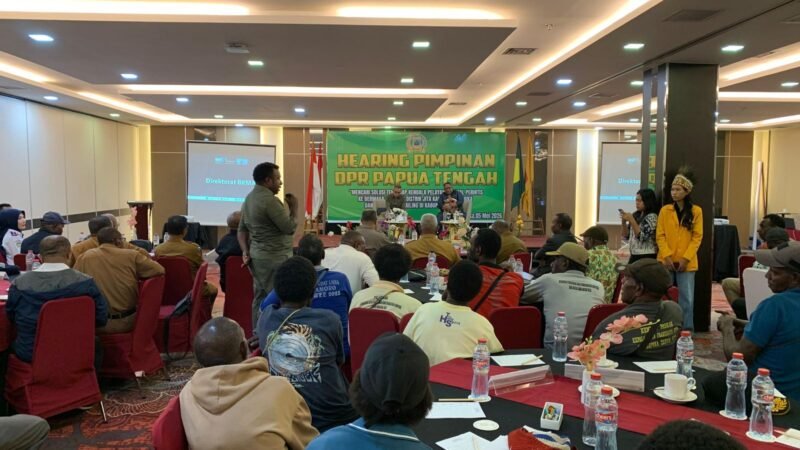 Pelaksanaan pertemuan bertajuk “Hearing Pimpinan DPR Papua Tengah” di Ballroom Hotel Horison Diana, Timika, Selasa (5/5/2026). (Foto: Galeri Papua/Ahmad).