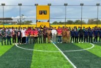 Foto bersama usai pembukaan Kapolda Cup Mini Soccer 2026 tingkat SMA/SMK se-Kabupaten Mimika, Selasa (12/5/2026) di Goldstone Arena Mini Soccer, Jalan Irigasi Ujung, Timika, Papua Tengah. (Foto: Galeri Papua/Endy Langobelen)