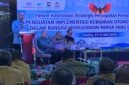 Ketua Komite Eksekutif BP3OKP, Velix Wanggai, memberikan arahan dalam Forum Koordinasi Strategis Percepatan Pembangunan Papua di Timika, Selasa (12/5/2026). (Foto: Ahmad)