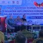 Ketua Komite Eksekutif BP3OKP, Velix Wanggai, memberikan arahan dalam Forum Koordinasi Strategis Percepatan Pembangunan Papua di Timika, Selasa (12/5/2026). (Foto: Ahmad)