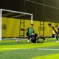 Momen pertandingan SMK Petra melawan SMA Negeri 6 pada laga perdana Kapolda Cup II Minia Soccer di Goldstone Arena Mini Soccer, Timika, Papua Tengah, Selasa (12/5/2026). (Foto: Istimewa/Fernando Rio)