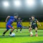 SMA Negeri 7 menghadapi SMK Negeri 1 pada babak penyisihan Kapolda Cup II Mini Soccer 2026 tingkat SMA se-Kabupaten Mimika di Goldstone Arena, Timika, Rabu (13/5/2026) sore. (Foto: Istimewa/Fernando Rio)