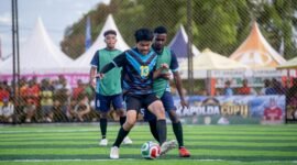 SMK Kasih Rafael melawan SMA YPK pada babak penyisihan Kapolda Cup II Mini Soccer 2026 tingkat SMA se-Kabupaten Mimika di Goldstone Arena, Timika, Rabu (13/5/2026). (Foto: Istimewa/Fernando Rio)