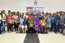 Foto bersama usai kegiatan penjaringan aspirasi dan dengar pendapat kaum perempuan yang digelar oleh Kelompok Kerja (Pokja) Perempuan Majelis Rakyat Papua (MRP) Provinsi Papua Tengah di Aula Gabriel, Gereja Katolik St. Stefanus Sempan, Kabupaten Mimika, Jumat (15/5/2026). (Foto: Galeri Papua/Endy Langobelen)