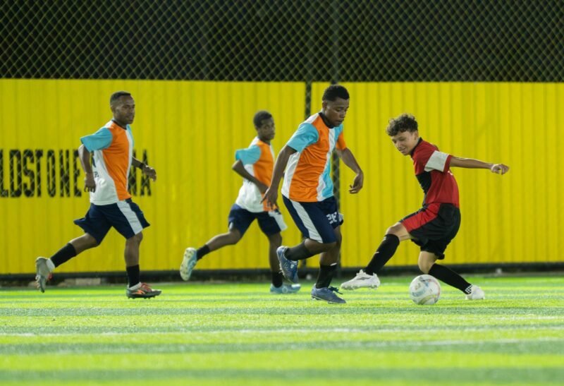 Pertandingan lanjutan Kapolda Cup antara SMA Advent melawan SMA STN di Goldstone Arena, Jalan Irigasi, Timika, Jumat (15/5/2026) sore. (Foto: Istimewa/Fernando Rio)