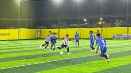 SMK Hermon melakoni SMA Negeri 6 dalam laga lanjutan Kapolda Cup II Mini Soccer 2026 tingkat SMA se-kabupaten Mimika pada Sabtu (16/5/2026) malam di Goldstone Arena, Timika. (Foto: Galeri Papua/Endy Langobelen)