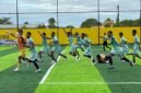 Selebrasi para pemain SMA Taruna usai menekuk SMA Amamapare dalam babak 16 besar turnamen Minisoccer Kapolda Cup II di Goldstone Arena, Timika, pada Senin (18 Mei 2026). (Foto: Galeri Papua/Endy Langobelen)