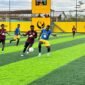 Pertandingan SMA YPPGI melakoni SMK Tunas Bangsa dalam babak 16 besar turnamen Mini Soccer Kapolda Cup II di Goldstone Arena pada Senin (18/5/2026). (Foto: Galeri Papua/Endy Langobelen)