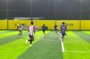 Pertandingan antara SMK Harapan melawan SMAN 6 pada babak 16 besar Kapolda Cup II di Goldstone Arena, Jalan Irigasi, Timika, Senin (18/5/2026). (Foto: Galeri Papua/Endy Langobelen)