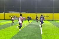 Pertandingan antara SMK Harapan melawan SMAN 6 pada babak 16 besar Kapolda Cup II di Goldstone Arena, Jalan Irigasi, Timika, Senin (18/5/2026). (Foto: Galeri Papua/Endy Langobelen)