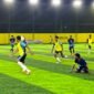 SMK Negeri 2 menghadapi SMK Kasih Rafael pada babak 16 besar Turnamen Mini Soccer Kapolda Cup II 2026 di Goldstone Arena, Jalan Irigasi Ujung, Timika, Senin (18/5/2026) malam. (Foto: Galeri Papua/Endy Langobelen)