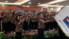 Momen pelantikan pengurus Laskar Merah Putih (LMP) Markas Daerah Papua Tengah, di Ballroom Hotel Horison Diana Timika, Senin (18/5/2026). (Foto: Galeri Papua/Ahmad)