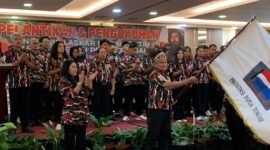 Momen pelantikan pengurus Laskar Merah Putih (LMP) Markas Daerah Papua Tengah, di Ballroom Hotel Horison Diana Timika, Senin (18/5/2026). (Foto: Galeri Papua/Ahmad)